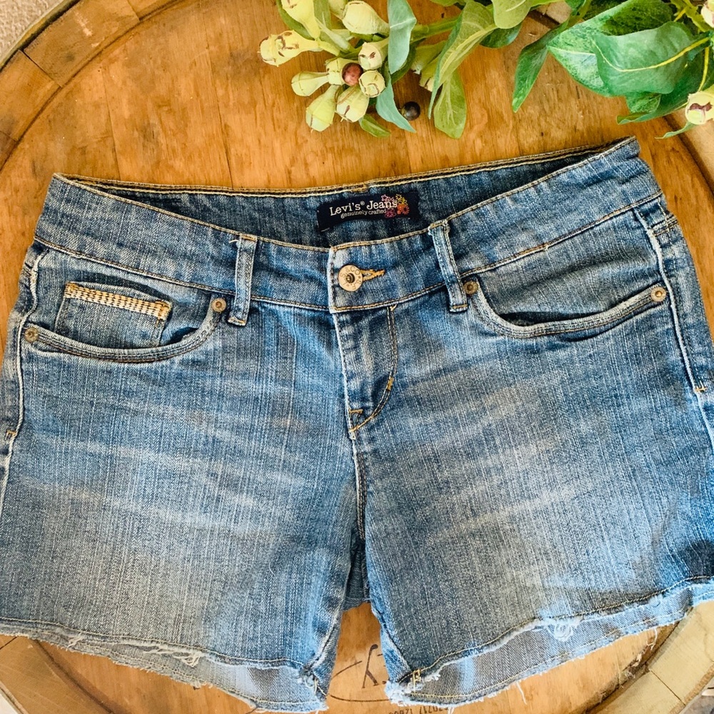 Levi’s - Super Soft Jean Shorts - Size 27